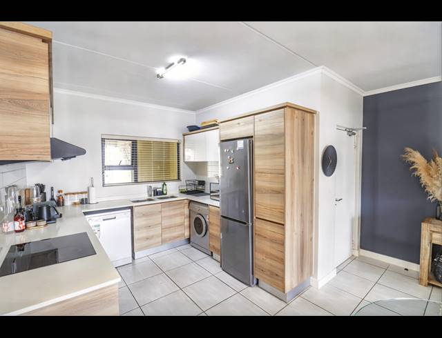 2 BEDROOM APARTMENT FOR SALE IN WATERFALL